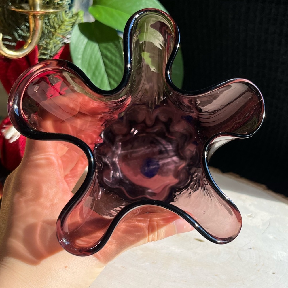 Purple amethyst hand blown ripple vase - Picture 2 of 5